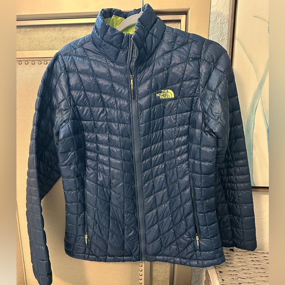 Beautiful north face navy blue medium jacket